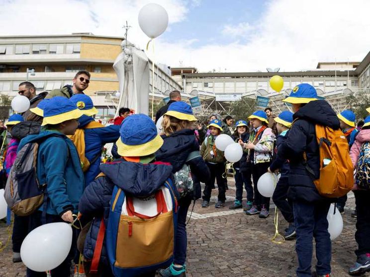 Per il Papa meno alti flussi di ossigeno e meno ventilazione meccanica