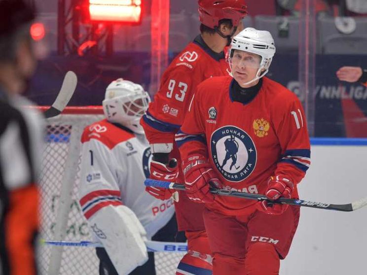 Hockey, Putin sfida Trump sul ghiaccio