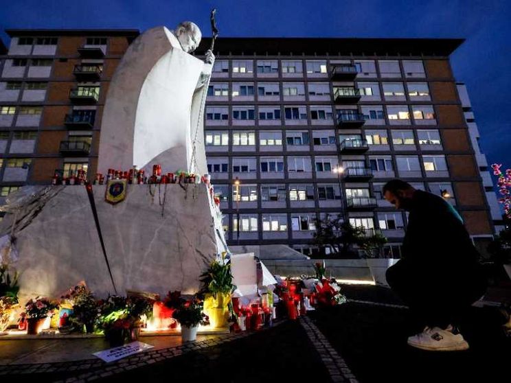 Vicinanza, tenerezza, luce: i “segreti” rivelati dalla malattia del Papa