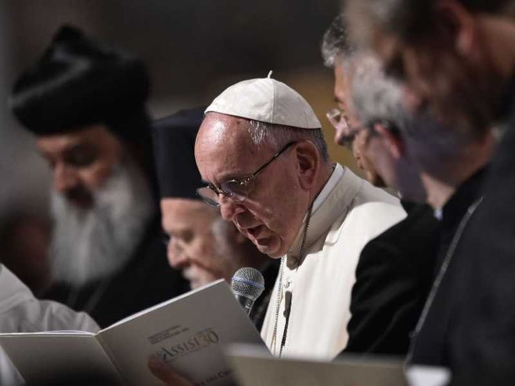 Papa Francesco dal Gemelli: «Disarmare le parole, le menti e la Terra»