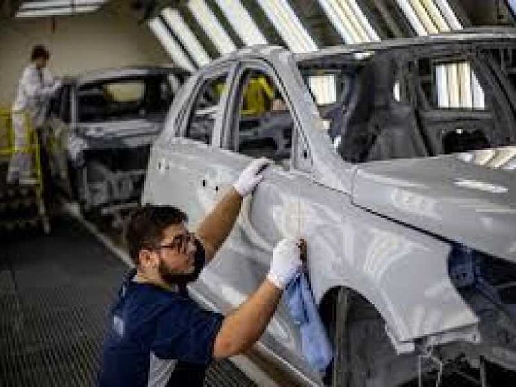 Addio vecchie officine: il carrozziere è un mestiere di alta specializzazione