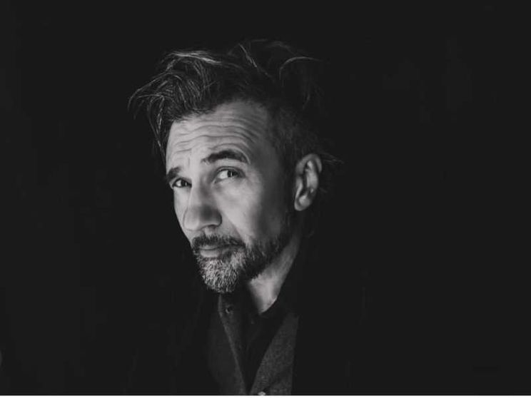 John De Leo: «Il mio canto libero e senza confini»