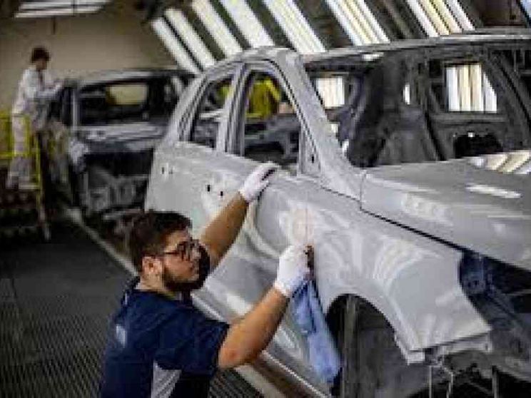 Addio vecchie officine: il carrozziere è un mestiere di alta specializzazione