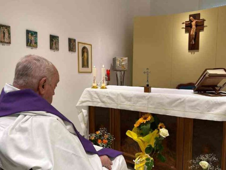 «Due volte in pericolo di vita». Si punta al recupero della voce