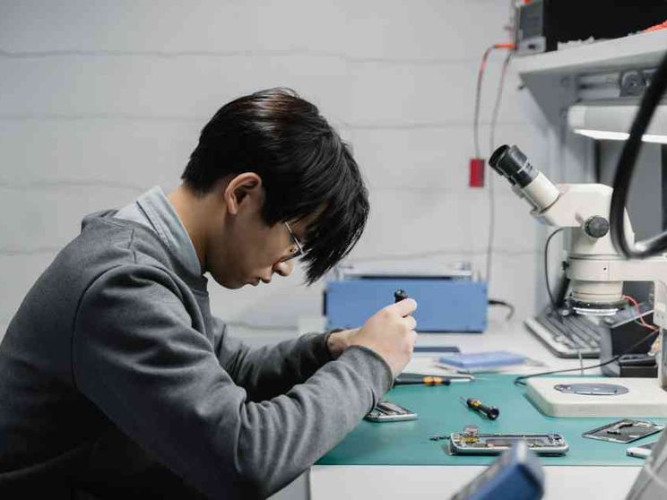 «Lavorate 64 ore alla settimana»: il pressing delle aziende asiatiche