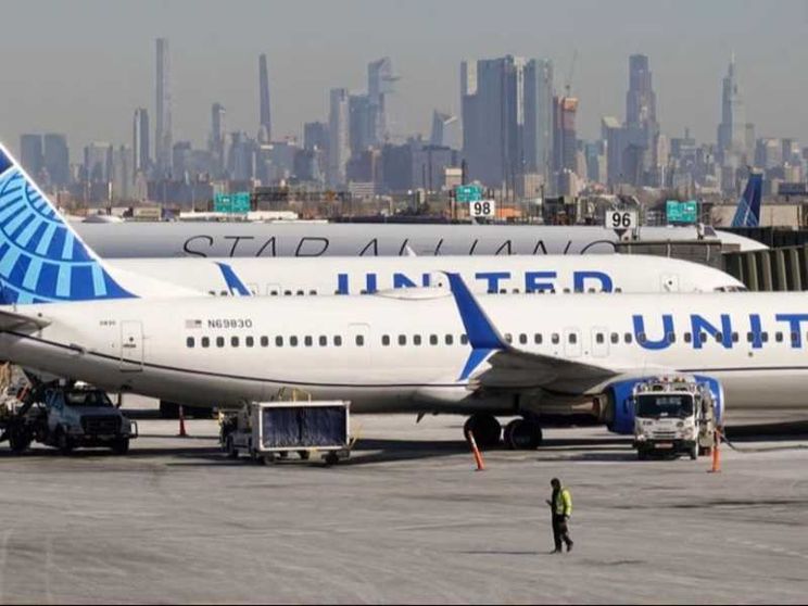 Pilota del volo per la Cina dimentica il passaporto e rientra in aeroporto