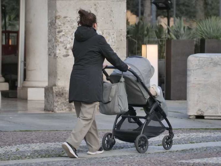 Redditi corrosi dall'inflazione: una famiglia su quattro è a rischio povertà