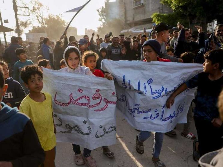 Doppio fronte contro la guerra: israeliani e gazawi dicono basta