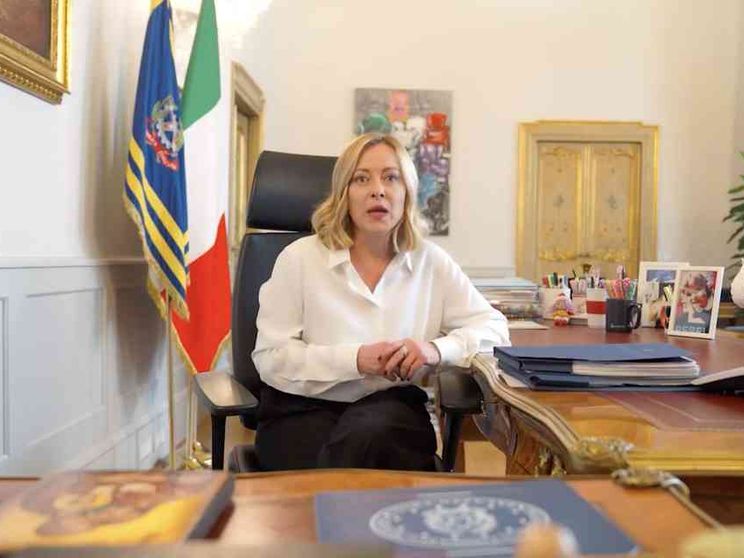 Vertice dei volenterosi a Parigi, Meloni raduna la maggioranza. Il nodo truppe