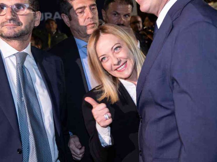 Il primato del governo Meloni: è al quinto posto per durata