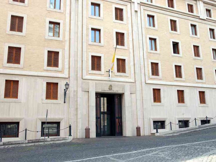 Il Papa a riposo migliora lievemente nell'uso della parola