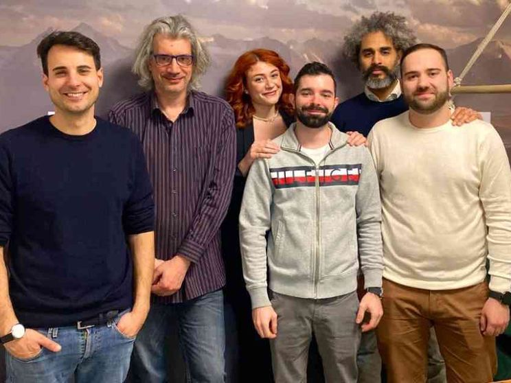 L'IA legge le chat aziendali per aiutare chi è stressato