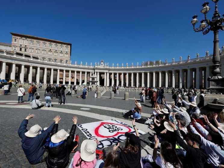 Il Papa: «La famiglia umana si riconcili nella pace»