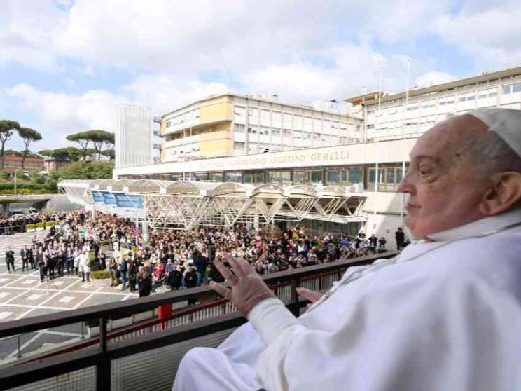 Il ricovero del Papa "superstar" nei Tg e Gr italiani