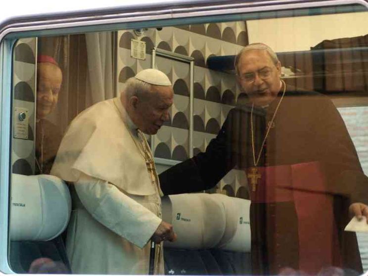 Gli ultimi minuti accanto a Wojtyla. Sandri: «Così annunciai la sua morte»