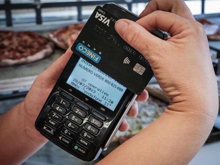 I pagamenti digitali sono triplicati in dieci anni. Resta il nodo del sommerso