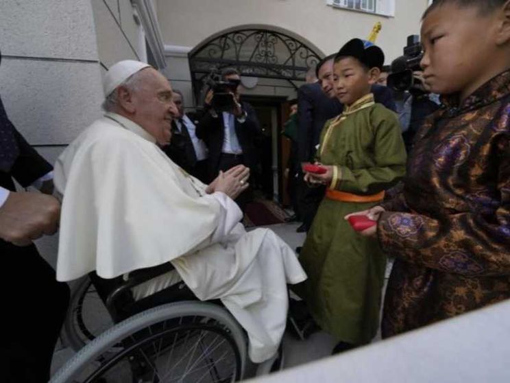 Javier Cercas: «Il mio viaggio con il Papa ai confini del mondo»