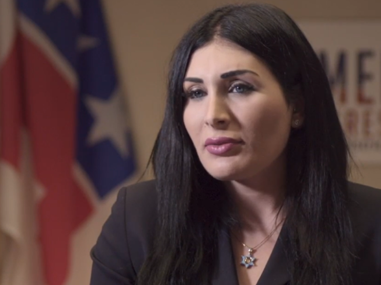 Lo zampino dell'influencer di destra dietro il “repulisti” alla Sicurezza