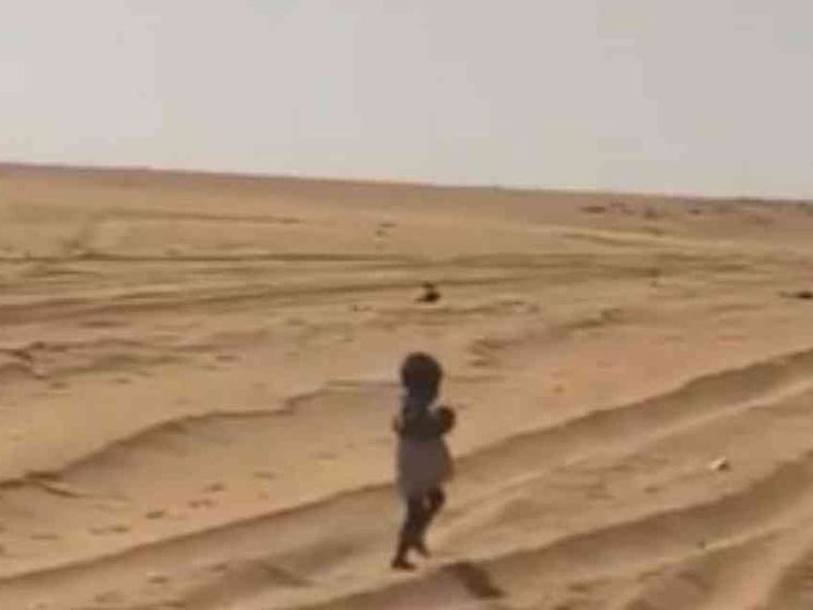 Il video choc della bimba da sola nel deserto: «Dov'è l'Europa?»