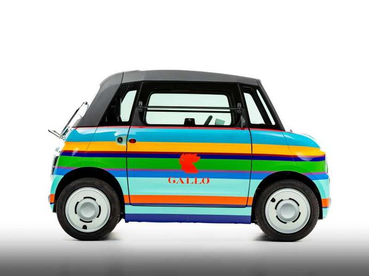 L'hub di Audi e la Topolino con le calze: l'auto protagonista a Milano
