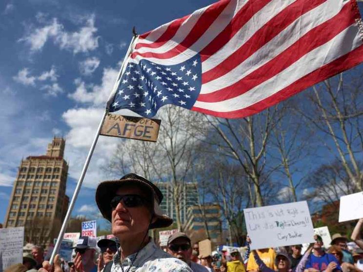 I cortei anti-Trump in mille città: cosa sta succedendo in America