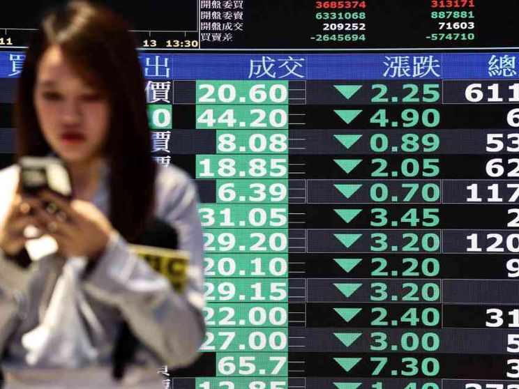 Effetto dazi, crollano le Borse in Asia. Male Milano