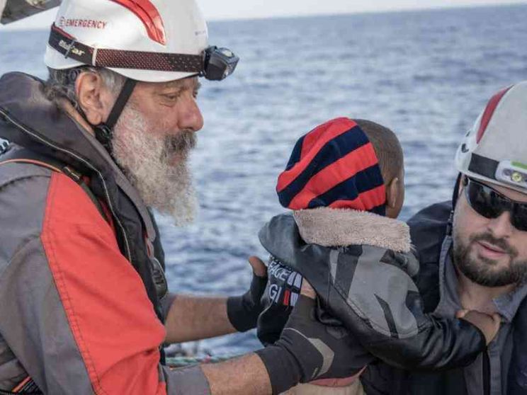 Record di arrivi, naufragi fantasma, un cadavere: il dramma senza fine