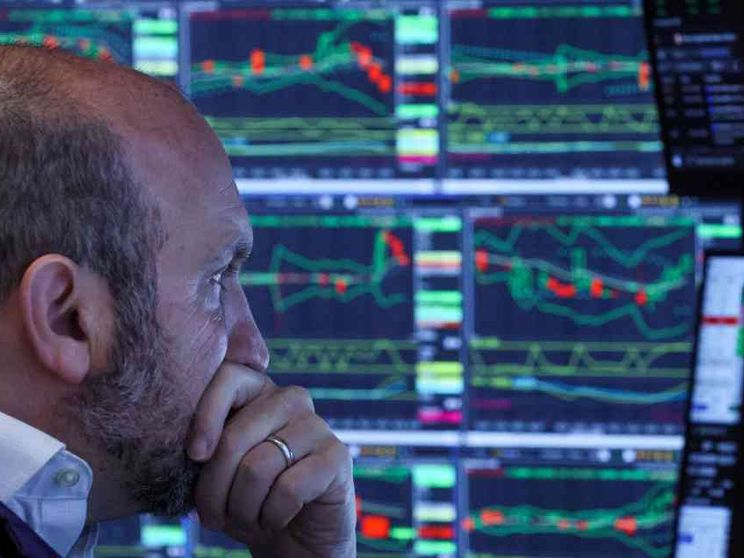 Vendere, comprare, restare fermi: come regolarsi con i risparmi nel caos dazi