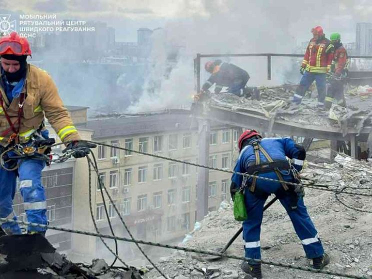 Nell'inferno di droni, sulla linea del fronte. «I negoziati? Sono un miraggio»
