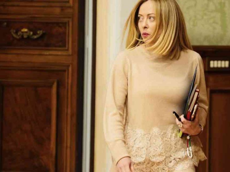 Meloni alle imprese: 25 miliardi dai fondi Ue. E a Trump proporrà lo zero a zero