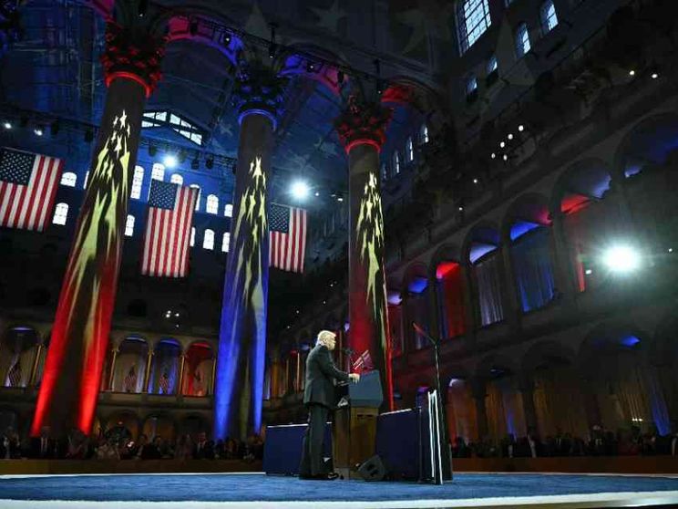 Al via i «dazi reciproci» per 60 Paesi, la Cina risponde. La frase-choc di Trump