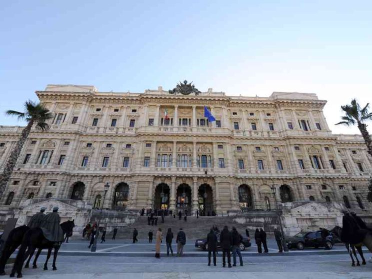 La Cassazione cancella i termini “padre” e “madre” dai documenti dei minori