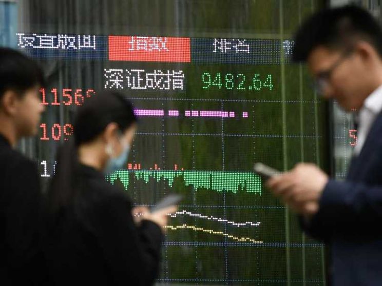 Anche l'Ue sospende i dazi per 90 giorni. E la Cina attacca gli Usa