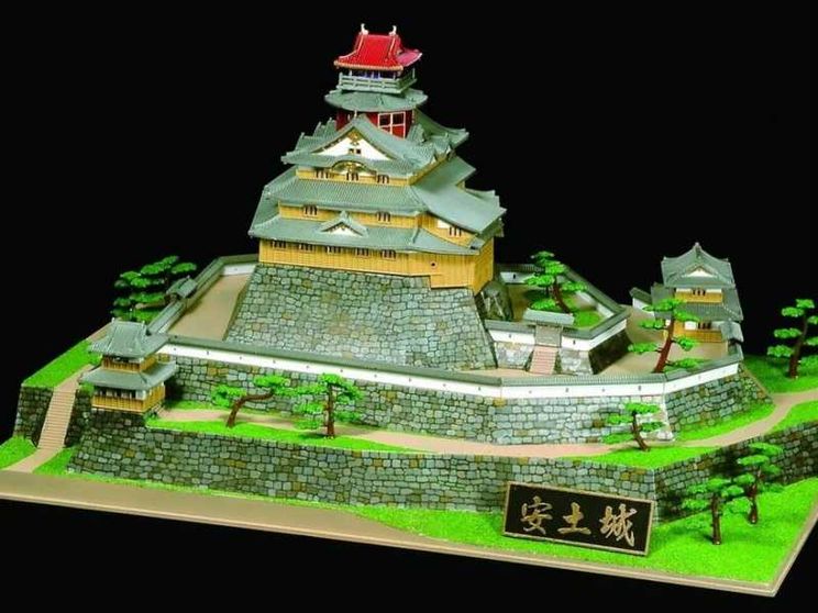 È caccia al paravento “pontificio” con il castello samurai mai visto
