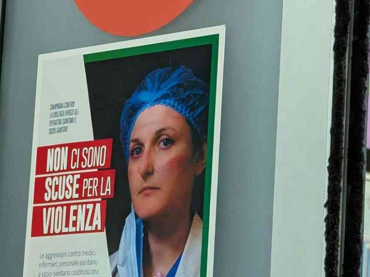 La storia del medico che ha salvato la vita all'uomo che lo stava aggredendo