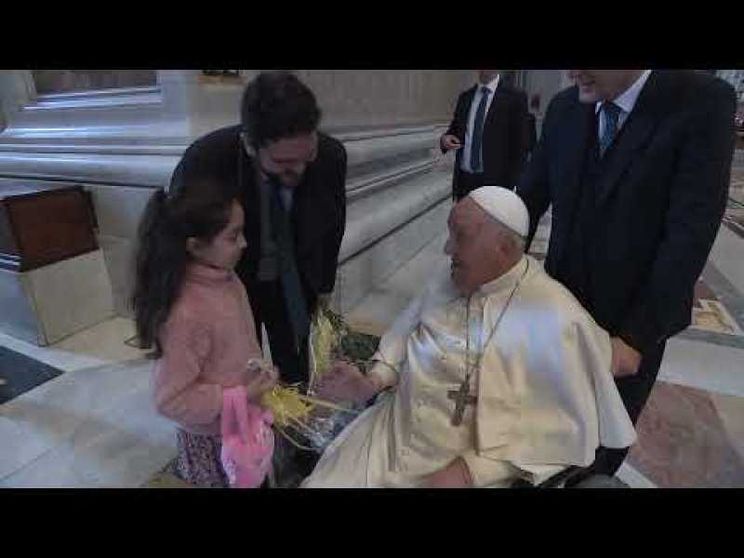 Il Papa in piazza San Pietro ha augurato una «buona Settimana santa»