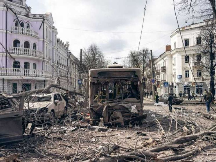 La strage delle Palme a Sumy: le bombe russe contro chi andava in chiesa