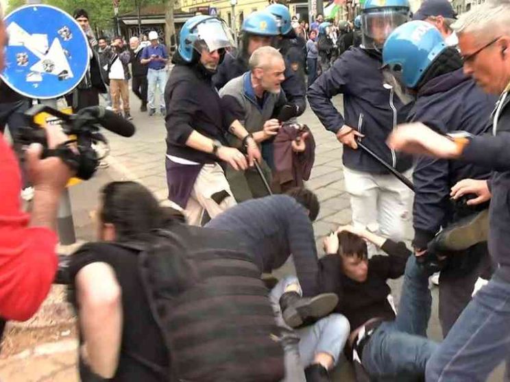 Scontri con gli agenti da Torino a Roma. Piantedosi verso una nuova stretta