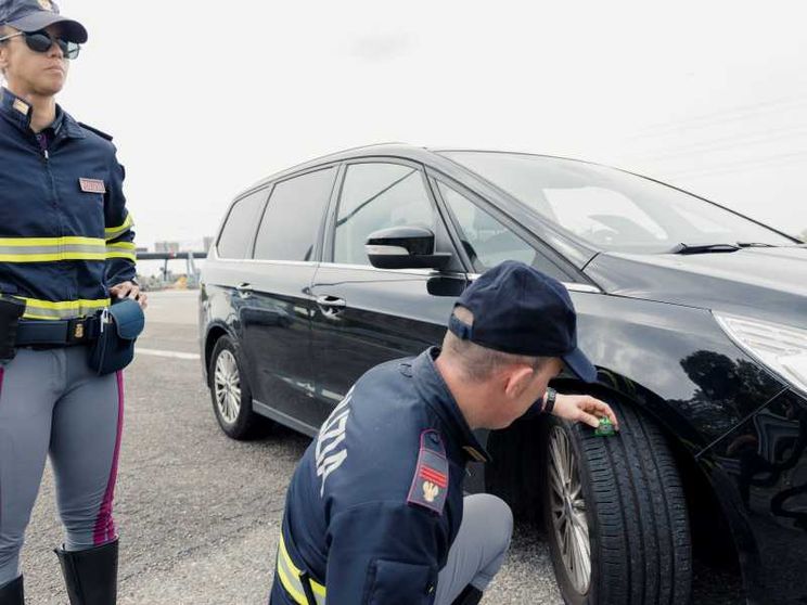 Da oggi si torna alle gomme estive, ma c'è un mese per cambiarle