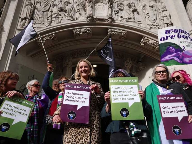 La sentenza della Corte Suprema britannica: «I transessuali non sono donne»