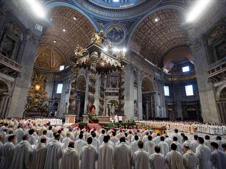 Il Papa ai sacerdoti: «Tremende ingiustizie, ma bando alla disperazione»