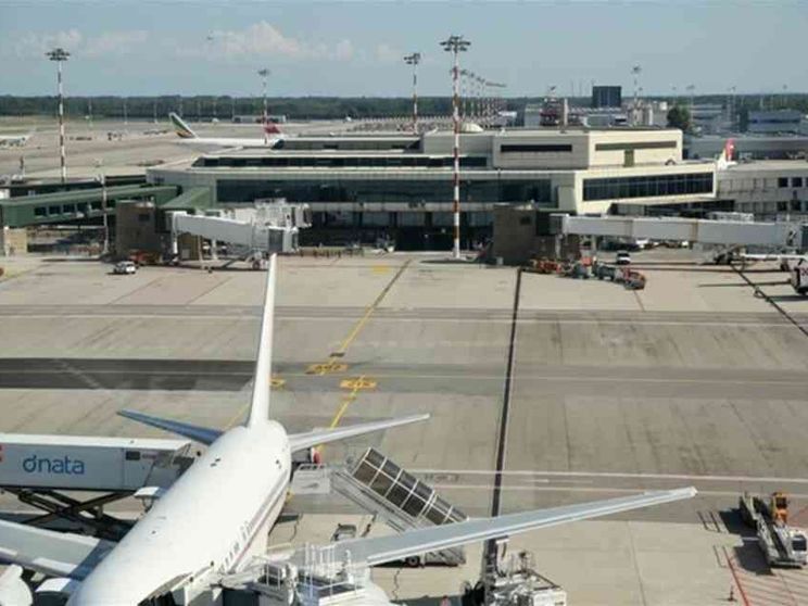In migliaia negli aeroporti di Roma e Milano