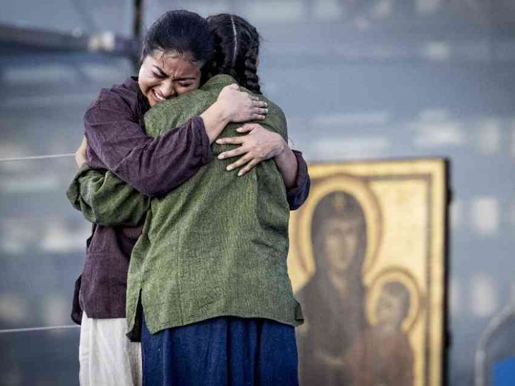 Nell'ora della Croce il dolore del mondo che interroga