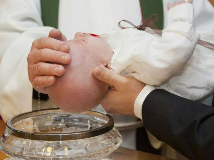 Non si può cancellare un nome dal registro dei battesimi, ecco perché