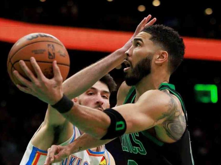 Segno della croce, salmi, preghiere: i fuoriclasse dell'anima giocano a basket