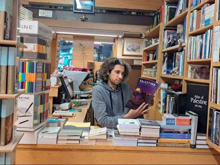 La libreria araba a Gerusalemme Est: «La nostra resistenza è tra gli scaffali»