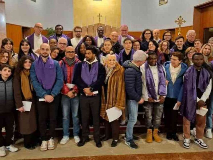 Il Vangelo attira ancora: le storie di chi sceglie di diventare cristiano