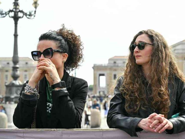 I giovani in San Pietro: «Ci ha fatto credere di poter cambiare il mondo»