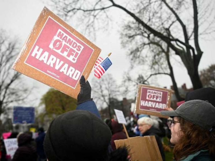 Contro Trump si compatta il fronte delle università: è la carica dei 120