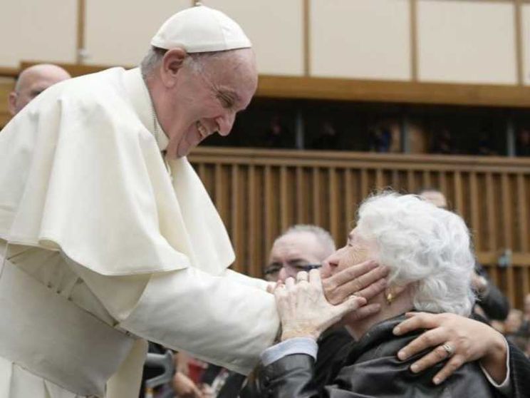 L'ultimo scritto di papa Francesco: «Non abbiate paura di diventare vecchi»